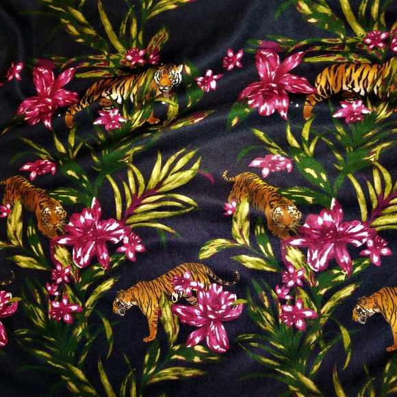 Courage Clothing Co. floral crewneck shirt - Picture 8 of 8